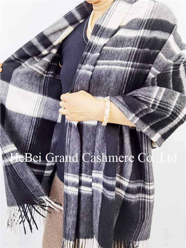 20WK-025# 100%CASHMERE  CHECK SHAWL70X180+10X2CM 320G BLK WHITE (12).jpg