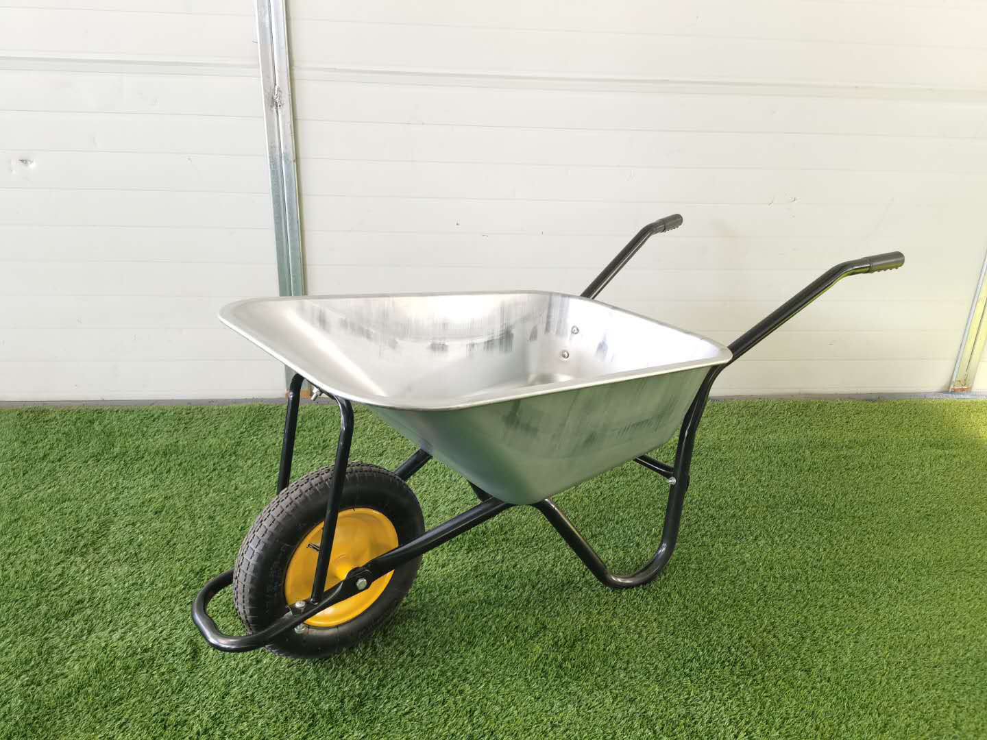 Wheelbarrow 5009