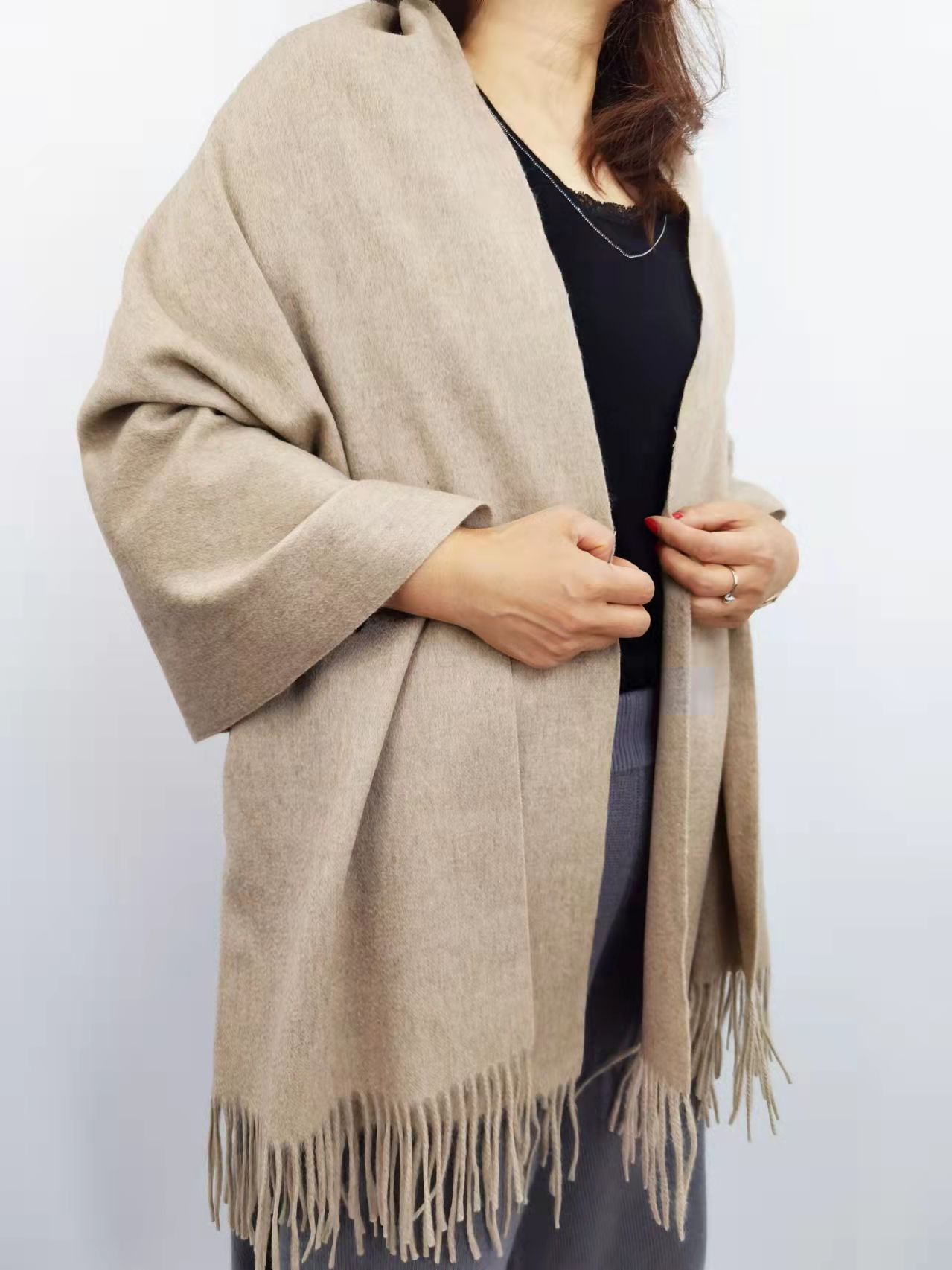 Cashmere beige wave shawl