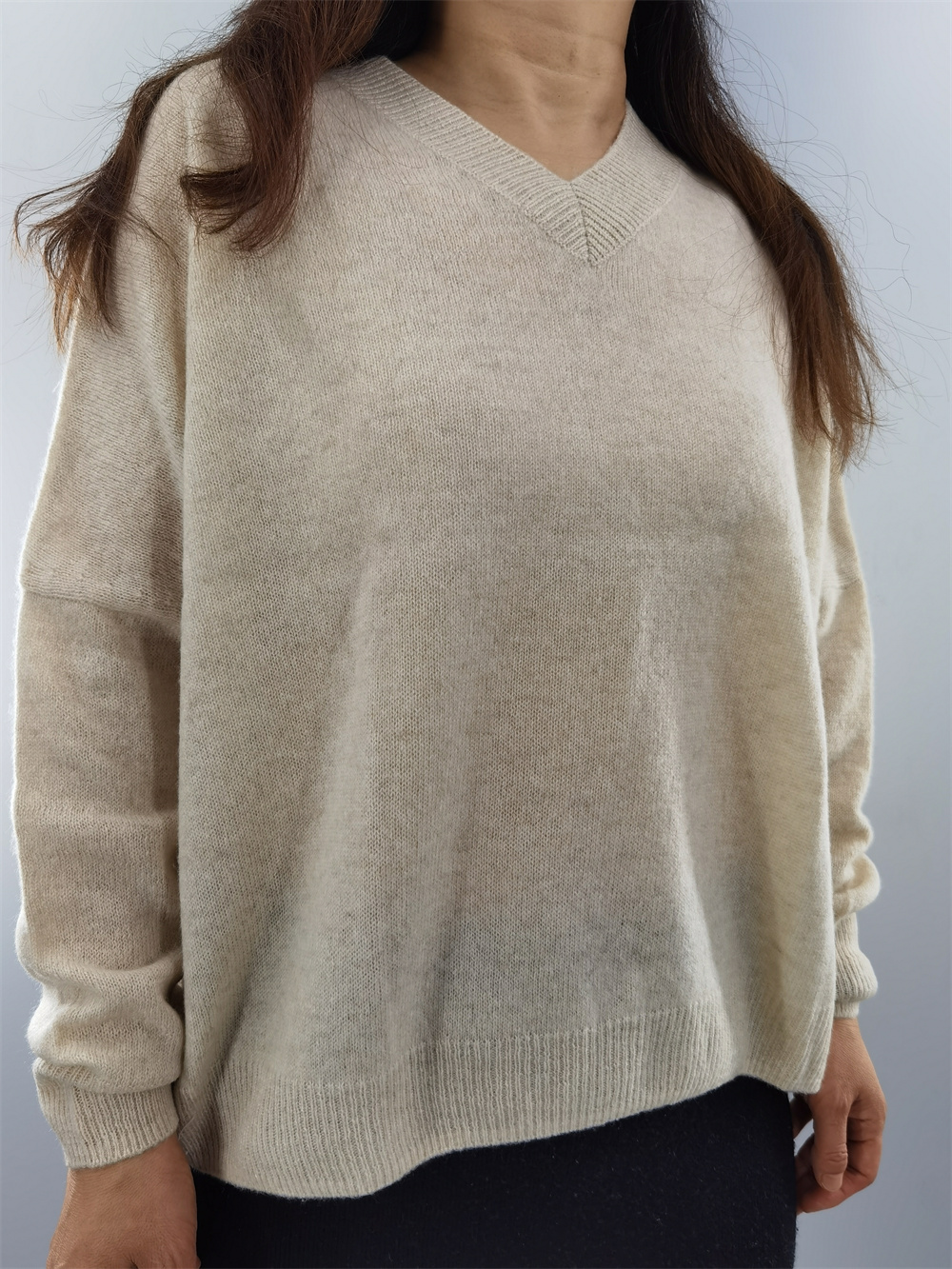 Cashmere v neck light sweater